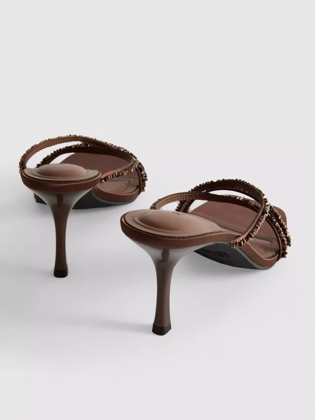 Verzierte Riemchensandalen mit High Heels