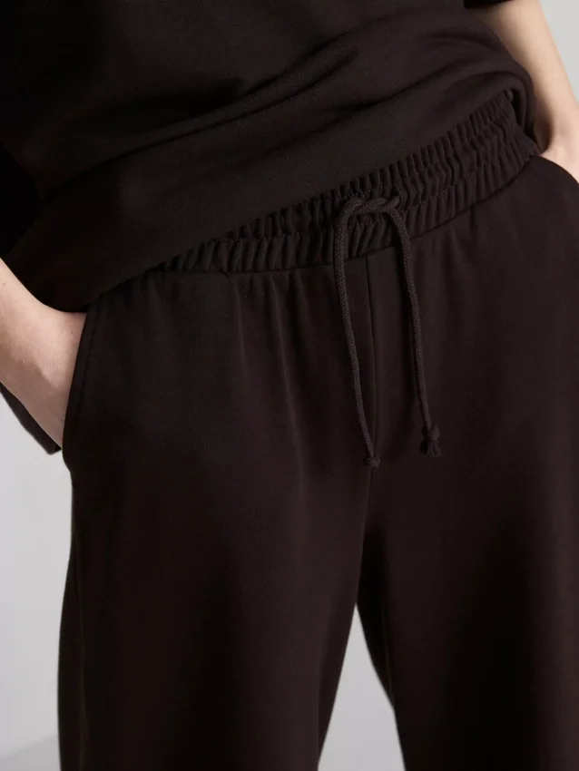 Weite Jogginghose mit hohem Baumwollanteil