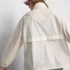Zusammenrollbare Regenjacke mit Reissverschluss