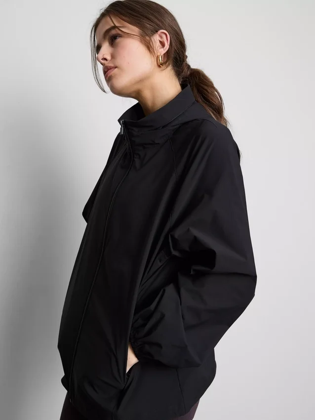 Zusammenrollbare Regenjacke mit Reissverschluss