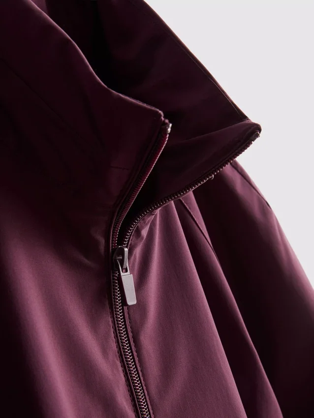 Zusammenrollbare Regenjacke mit Reissverschluss