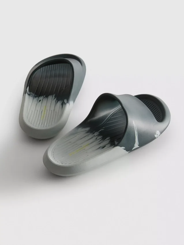 Zweifarbige Slider-Sandalen