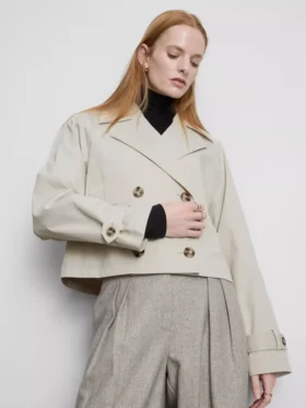 Zweireihige, kastenförmige Regenjacke