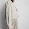 Zweireihige, kastenförmige Regenjacke